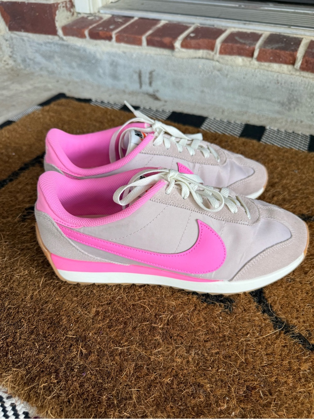 Nike Women's Pacific Pink & Light Pink Retro Running Sneakers